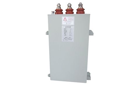 電容器在直流穩(wěn)態(tài)電路中可有電流通過？