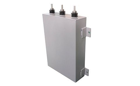 電容器的容量大小與什么有關(guān)？為什么？
